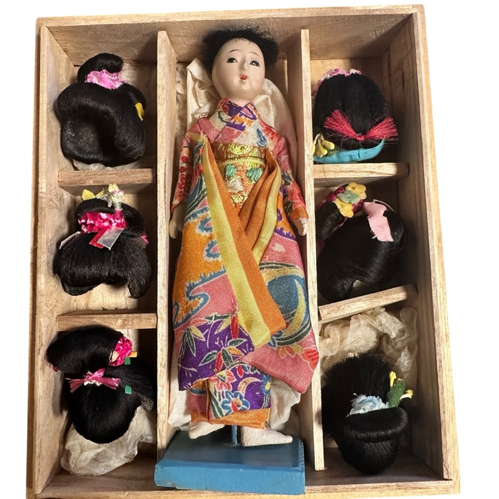Vintage “Hanako” Japanese Doll with Six Wigs in Original Wooden Box - Picture 4 of 5